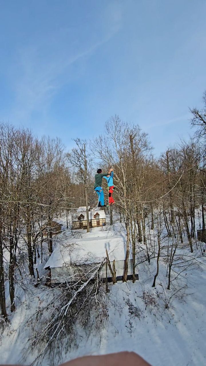 Neue Slacklinerinnen auf der Highline – Wintertraining in Marburg